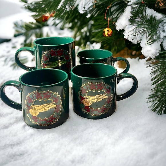 BROOKSTONE SET 4 DARK GREEN CHRISTMAS HOLIDAY CERAMIC COFFEE, COCOA MUGS. Vtg - Picture 1 of 9